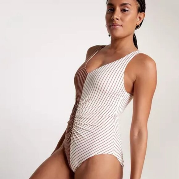 Calia by Carrie Underwood Women's Ruched one piece lined swimsuit size 8 - Picture 3 of 13